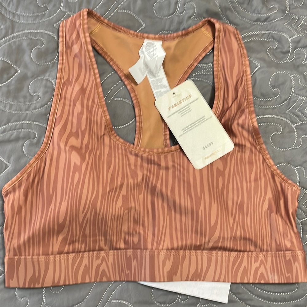 Fabletics NWT women’s L medium impact sports bra